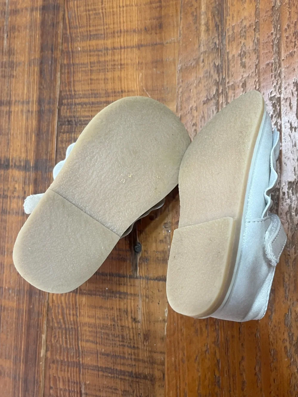 Baby Deer Kamdyn Mary Jane Ivory Shimmer Dress Shoes with Ruffle Trim Size 5